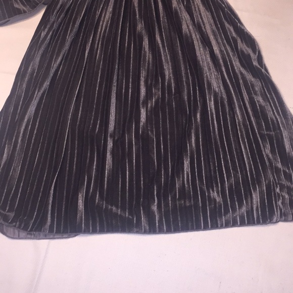 Vintage looking grey lace and velour dress. - Picture 3 of 8